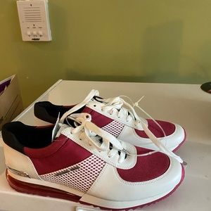 Women’s size US 10 Michael Kors sneaker